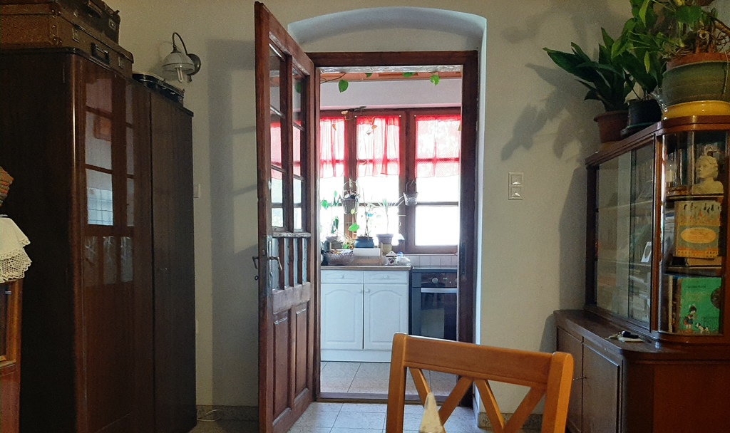 Egyedi ajánlat Visegrád központjában: Felújított családi ház + 2 különálló épület (üzleti lehetőséggel) - Kép 11