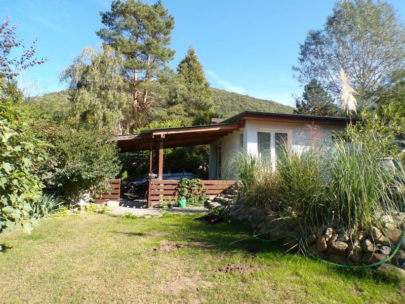 Modern családi otthon Esztergom-Szamárhegyen – Medencével, 70 m²-es panorámaterasszal - Kép 2