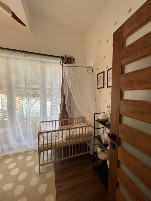 Modern családi otthon Esztergom-Szamárhegyen – Medencével, 70 m²-es panorámaterasszal - Kép 15