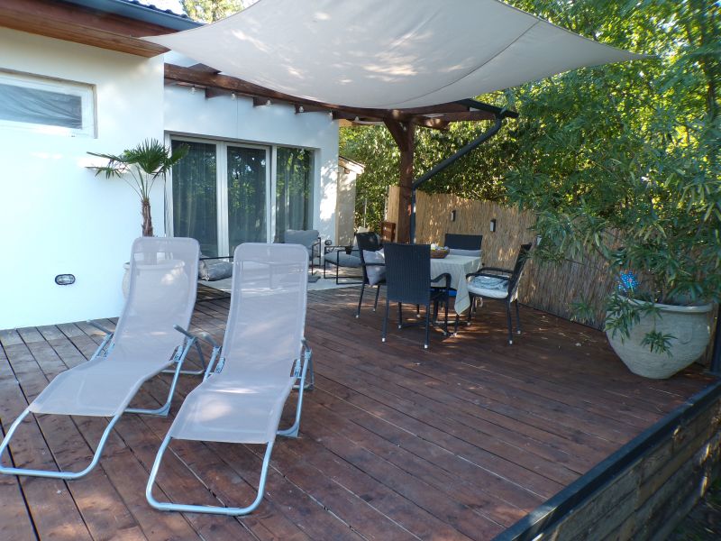Modern családi otthon Esztergom-Szamárhegyen – Medencével, 70 m²-es panorámaterasszal - Kép 32